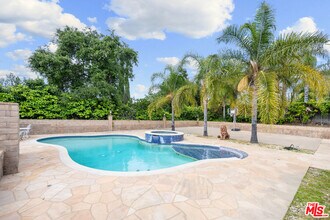 22601 Dardenne St in Calabasas, CA - Building Photo - Building Photo