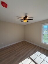 757 Hillcrest Dr in Brandenburg, KY - Foto de edificio - Building Photo