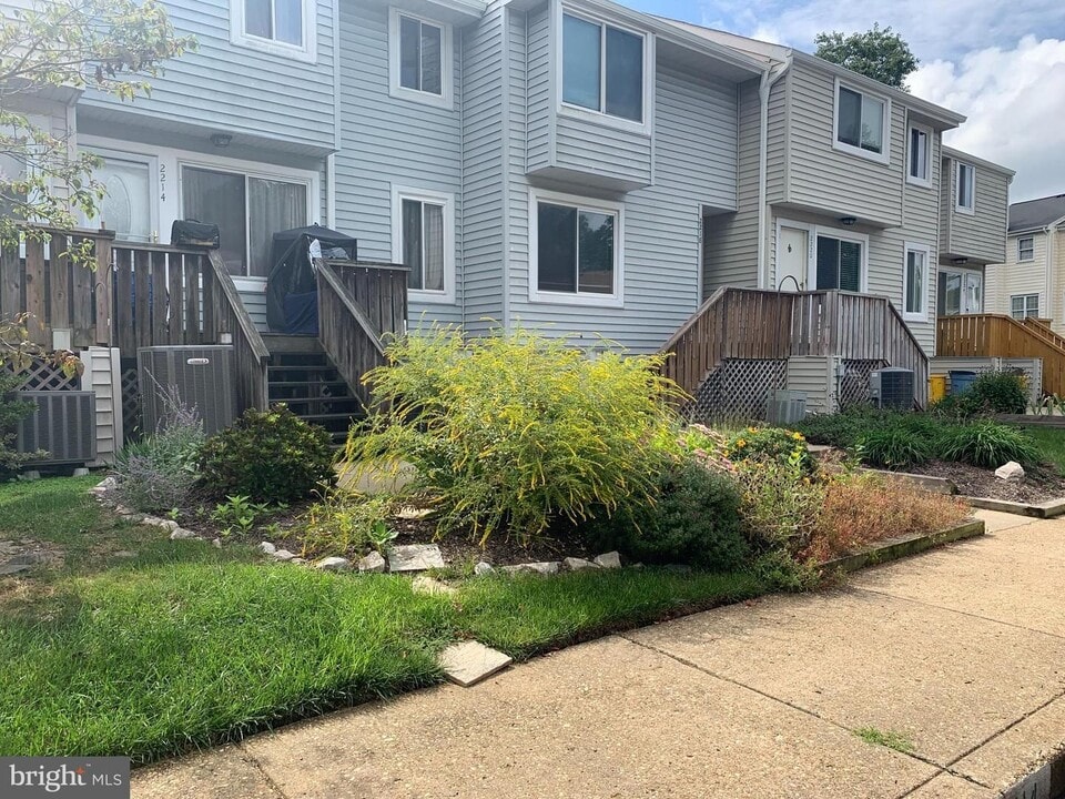 2216 Notely Ln in Crofton, MD - Building Photo