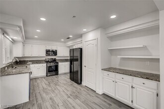 1601 Vespertina Ct in Las Vegas, NV - Building Photo - Building Photo