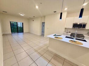 8001 NW 41st St, Unit F-305 in Doral, FL - Building Photo - Building Photo
