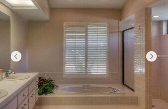 5406 Burchette Rd in Tampa, FL - Building Photo - Building Photo