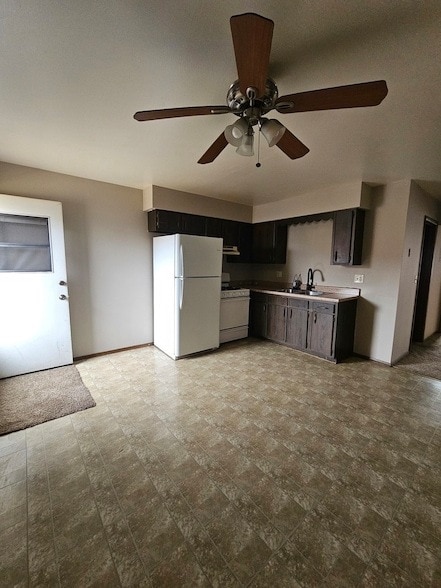 1450 Getzelman Dr, Unit 2E in Elgin, IL - Building Photo - Building Photo