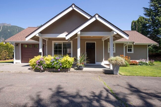 property at 565 SE 10th St