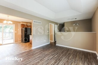 2921 SW Moore St in Blue Springs, MO - Foto de edificio - Building Photo