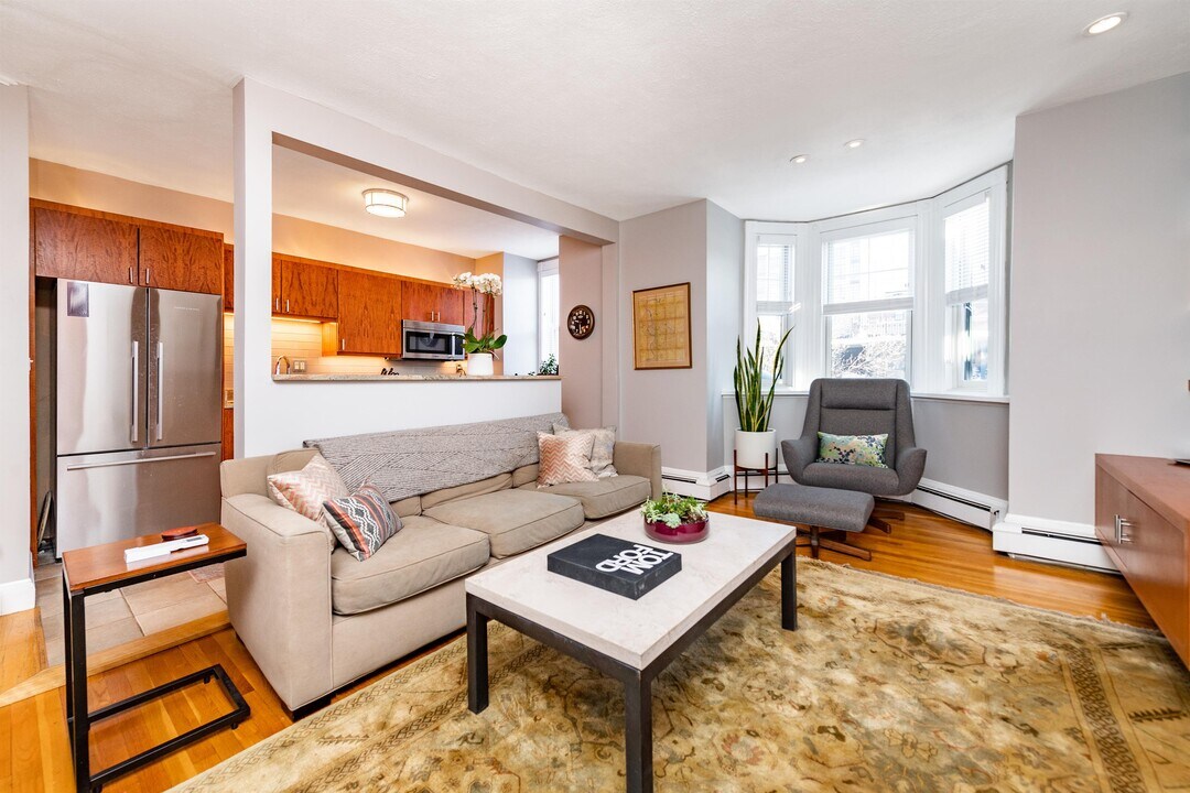 85 E Brookline St in Boston, MA - Building Photo