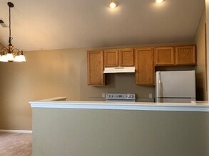 724 Olde English Cir, Unit 724 in Howell, MI - Foto de edificio - Building Photo