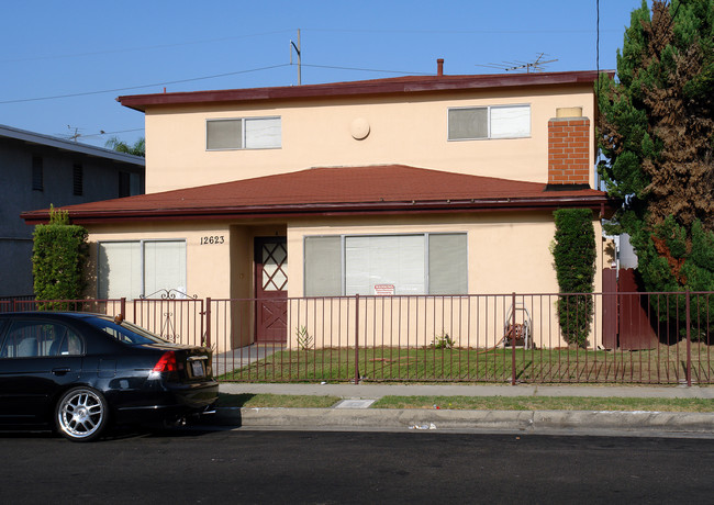 12623 Truro Ave in Hawthorne, CA - Foto de edificio - Building Photo