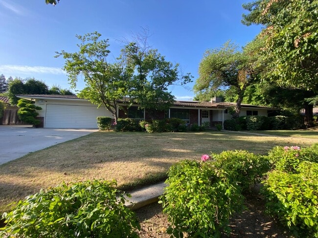 1217 W Tenaya Way in Fresno, CA - Building Photo - Building Photo