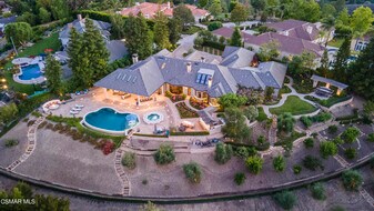 4358 Cresthaven Dr in Westlake Village, CA - Building Photo