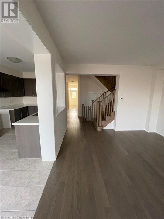 46 Witteveen Dr in Brantford, ON - Building Photo