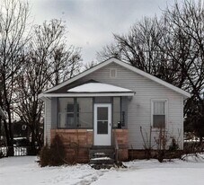 2126 Lexa Dr in Jennings, MO - Building Photo