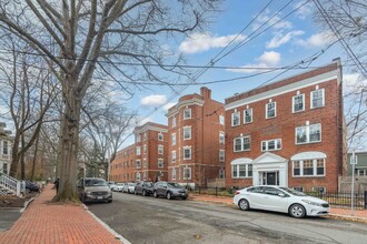 Colonial Court in Cambridge, MA - Foto de edificio - Building Photo