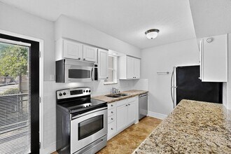7736 Meadow Rd, Unit 203 in Dallas, TX - Building Photo - Building Photo