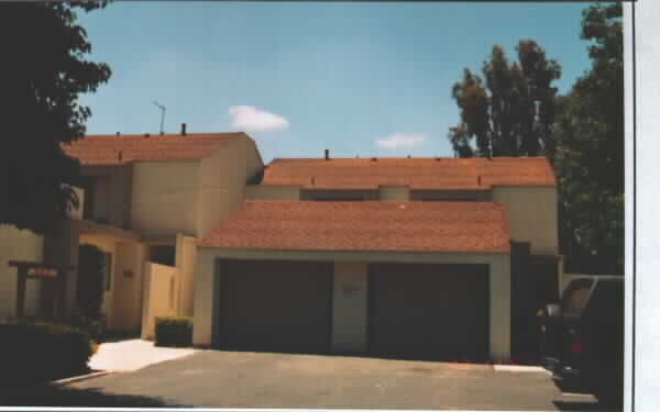 Canyon Rim Villas in Anaheim, CA - Building Photo