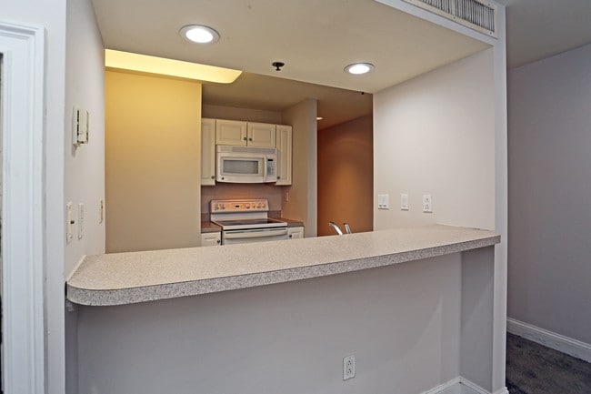 Rittenhouse Row Apartments in Philadelphia, PA - Building Photo - Interior Photo