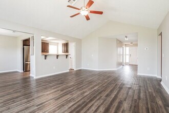 8465 Rockridge Dr in Jacksonville, FL - Building Photo - Building Photo
