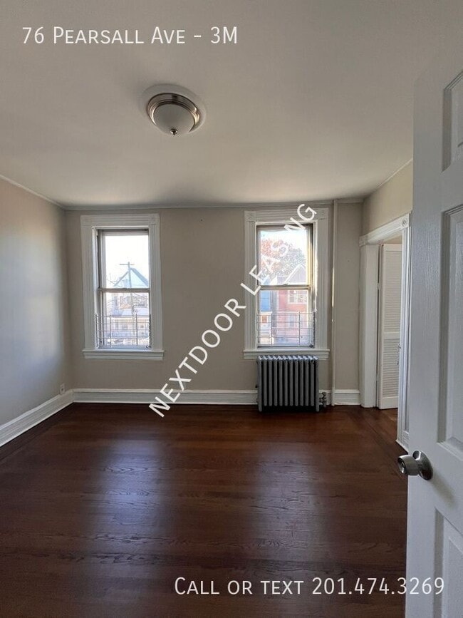 76 Pearsall Ave in Jersey City, NJ - Building Photo - Building Photo