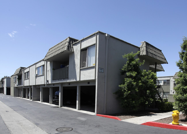 North Hills Apartments in Fullerton, CA - Building Photo - Building Photo