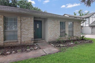 503 Derbyshire Dr in Houston, TX - Foto de edificio - Building Photo