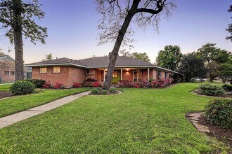 8002 Glen Valley Dr in Houston, TX - Building Photo - Building Photo