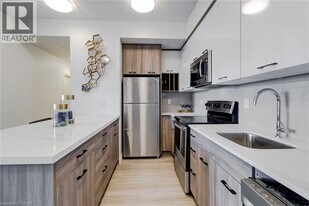 49 Walnut St S in Hamilton, ON - Building Photo