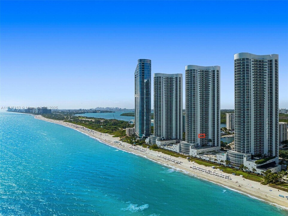 15901 Collins Ave, Unit 902 in Sunny Isles Beach, FL - Building Photo