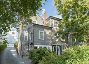 214 W South St, Unit Apartment 2 in Charlottesville, VA - Building Photo - Building Photo