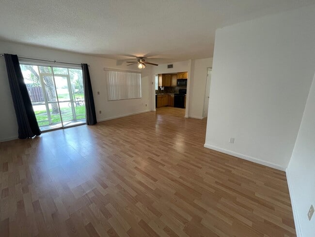 10762 La Placida Dr in Coral Springs, FL - Building Photo - Building Photo