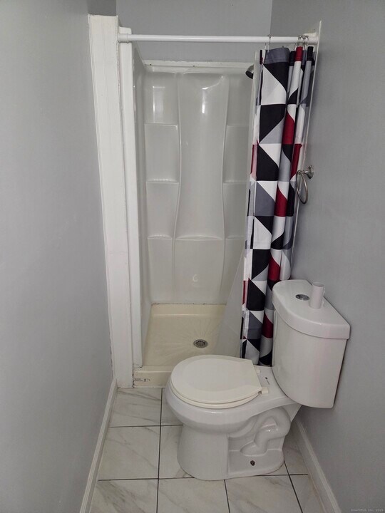 133 Hillside Ave in Waterbury, CT - Building Photo