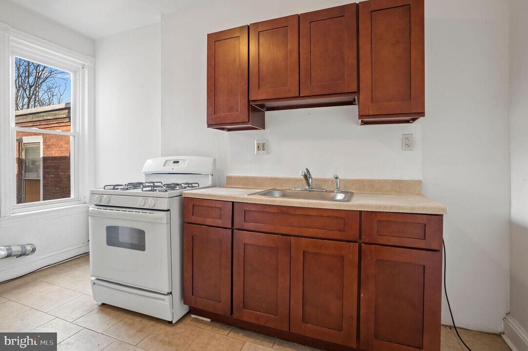 2932 W Girard Ave Photo