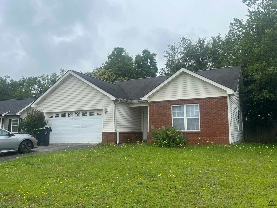 208 Camelot Pl in Warner Robins, GA - Building Photo