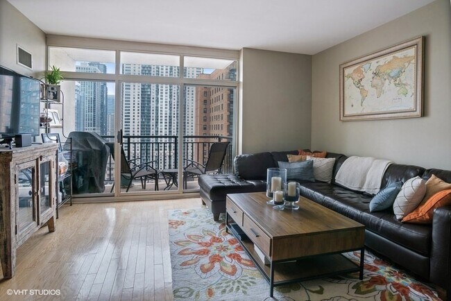 21 W Chestnut St in Chicago, IL - Building Photo - Building Photo