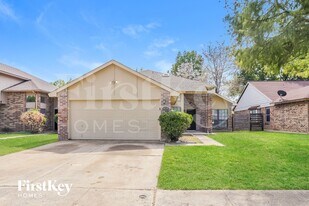 2416 Sutton Dr in Arlington, TX - Building Photo