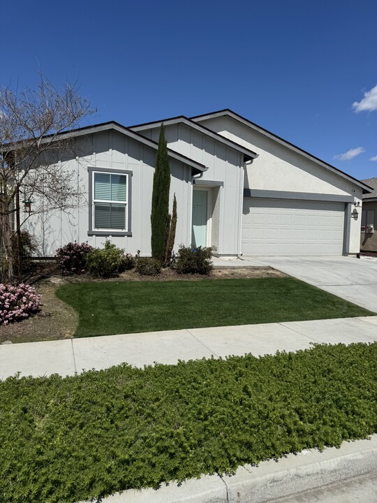 5910 Mardal Ave in Bakersfield, CA - Building Photo