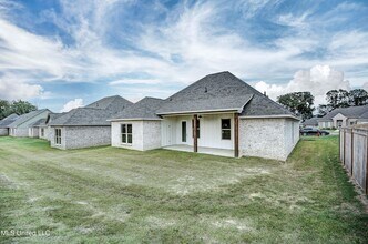 117 Southern Oak Wy in Canton, MS - Foto de edificio - Building Photo