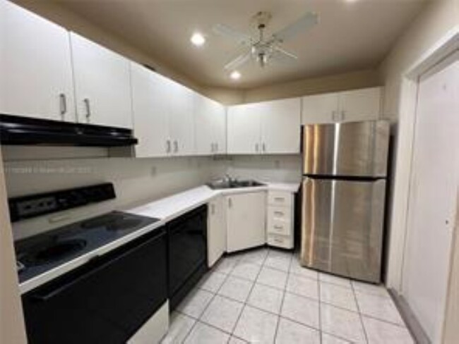 3129 Oakland Shores Dr, Unit A209 in Oakland Park, FL - Building Photo - Building Photo