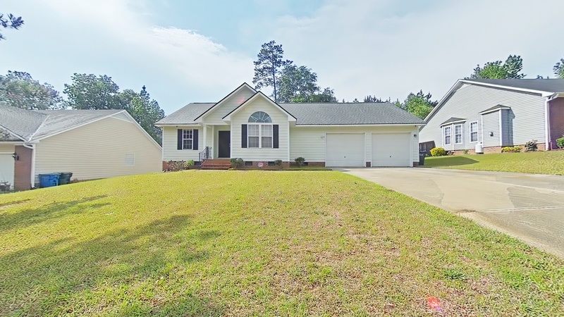 8432 English Saddle Dr in Fayetteville, NC - Building Photo