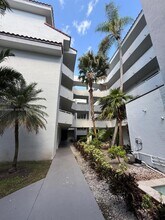 8255 SW 152nd Ave in Miami, FL - Building Photo - Building Photo