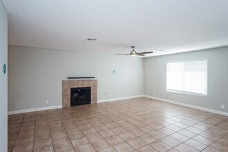 390 Newbury Ct in Henderson, NV - Foto de edificio - Building Photo