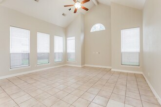 5623 Evergreen Valley Dr in Houston, TX - Building Photo - Building Photo