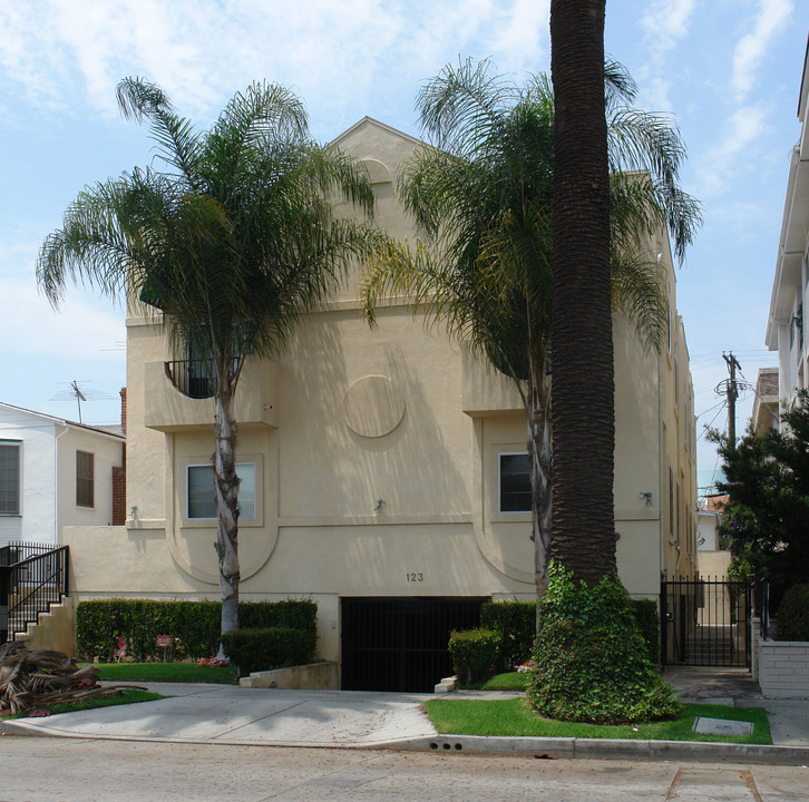 123 N Orlando Ave in Los Angeles, CA - Building Photo