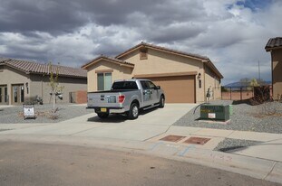 1426 Valle Vista Rd NW in Los Lunas, NM - Building Photo