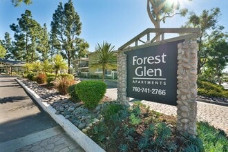 Forest Glen in Escondido, CA - Foto de edificio - Building Photo