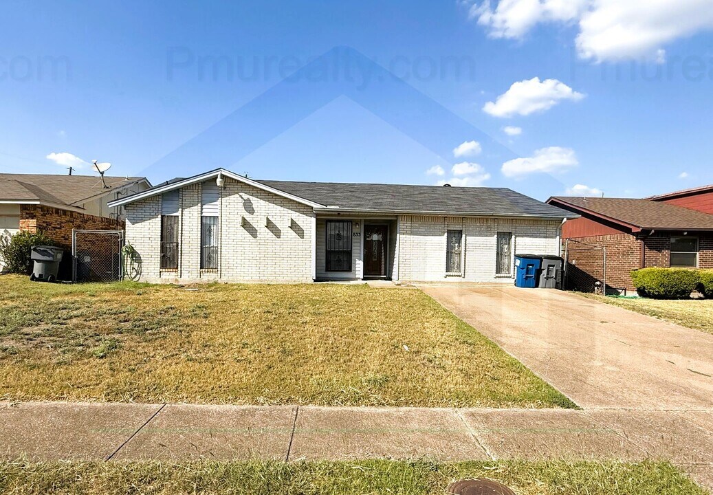 833 Tamerisk Dr in Lancaster, TX - Building Photo