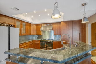 5608 Roundtree Pl in Westlake Village, CA - Building Photo - Building Photo