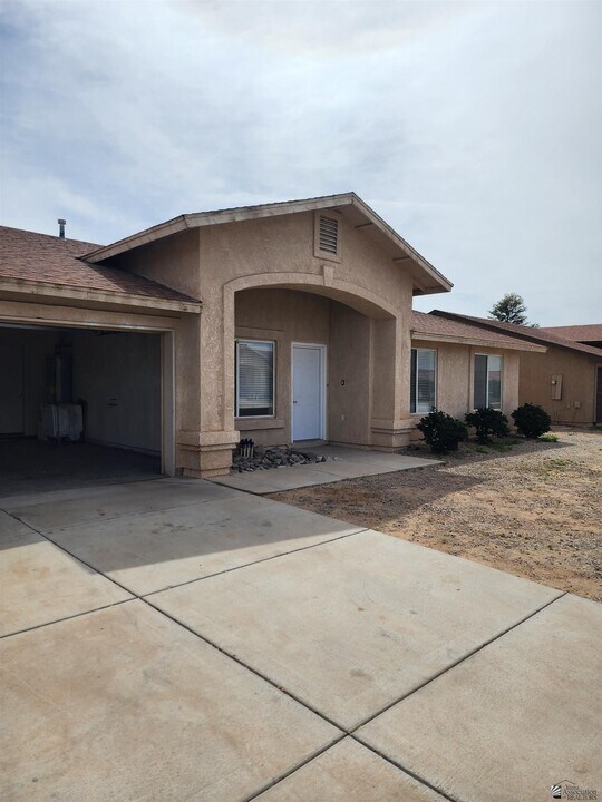 11239 E 24th Pl in Yuma, AZ - Building Photo