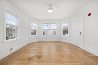 54 Sutton St, Unit #4 in Providence, RI - Foto de edificio - Building Photo