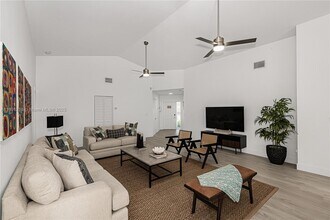 216 SE 9th St in Dania Beach, FL - Building Photo - Building Photo