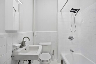 257 W 19th St in New York, NY - Building Photo - Building Photo